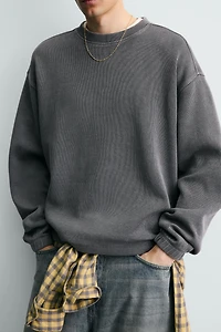 WASHED TEXTURED SWEATSHIRT