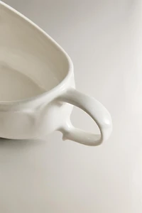 PORCELAIN GRAVY BOAT WITH A RAISED DESIGN