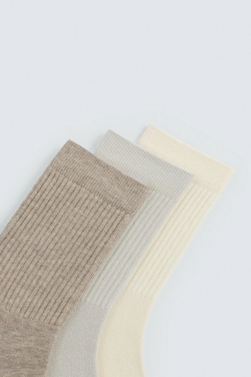 THREE-PACK RIBBED SOCKS