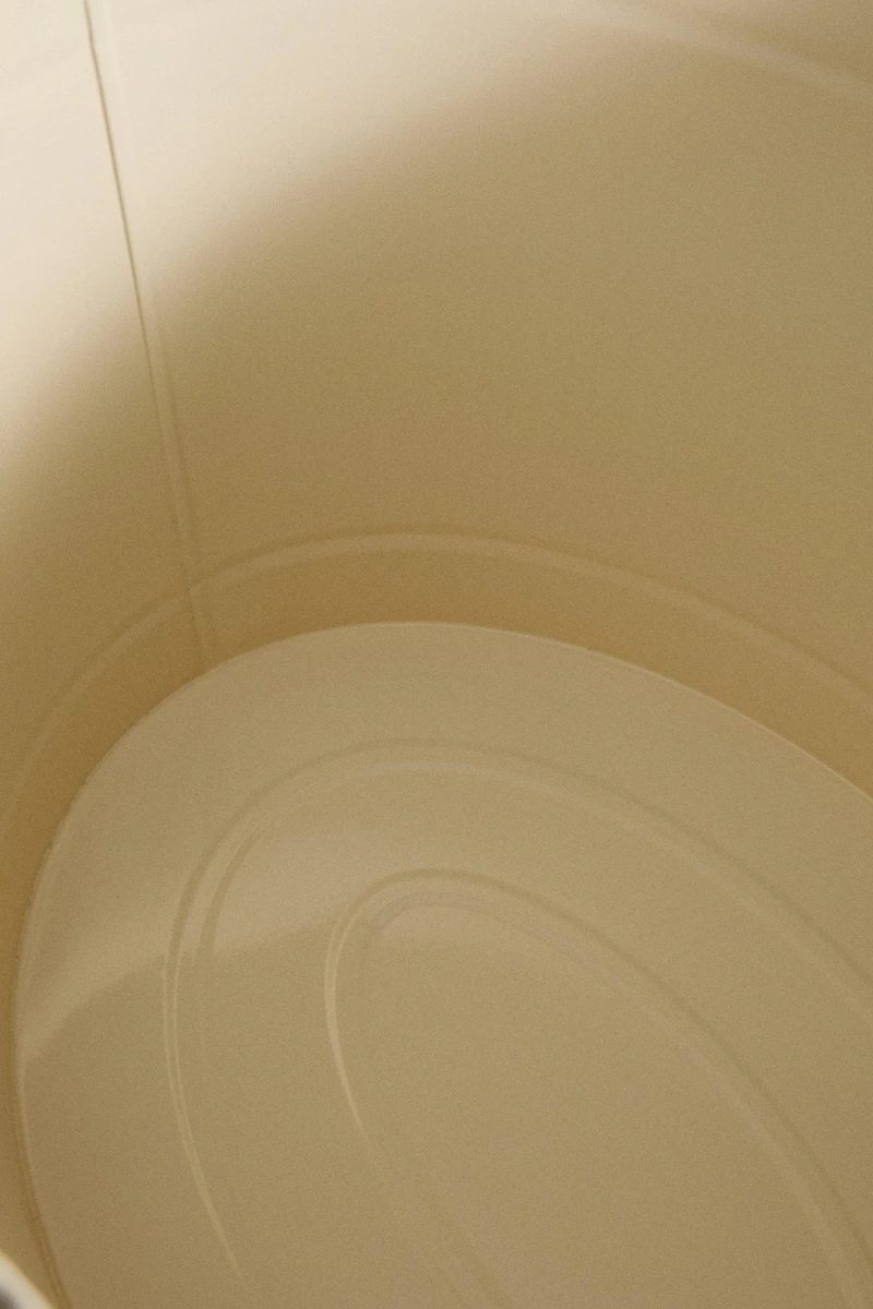 LACQUERED METAL TUB