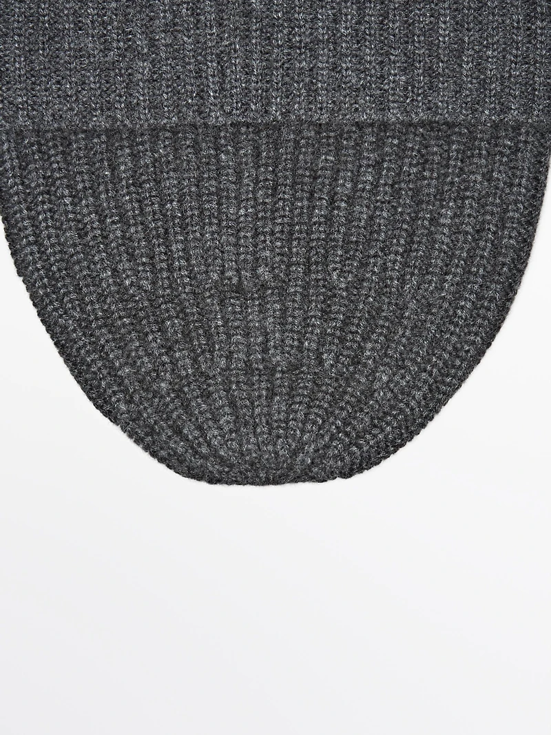 Ribbed 100% cashmere beanie