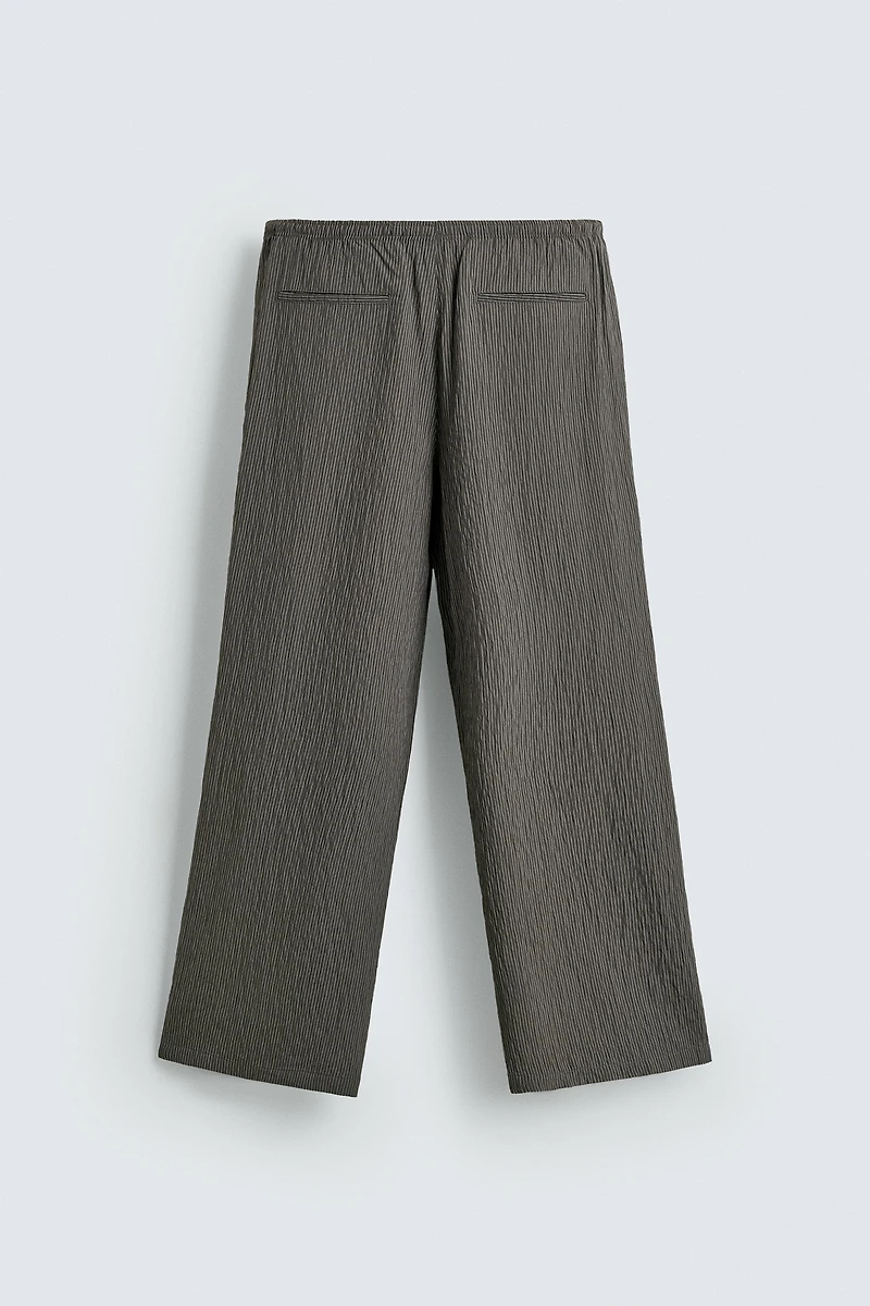 PANTALON FLUIDE À RAYURES ET EFFET FROISSÉ