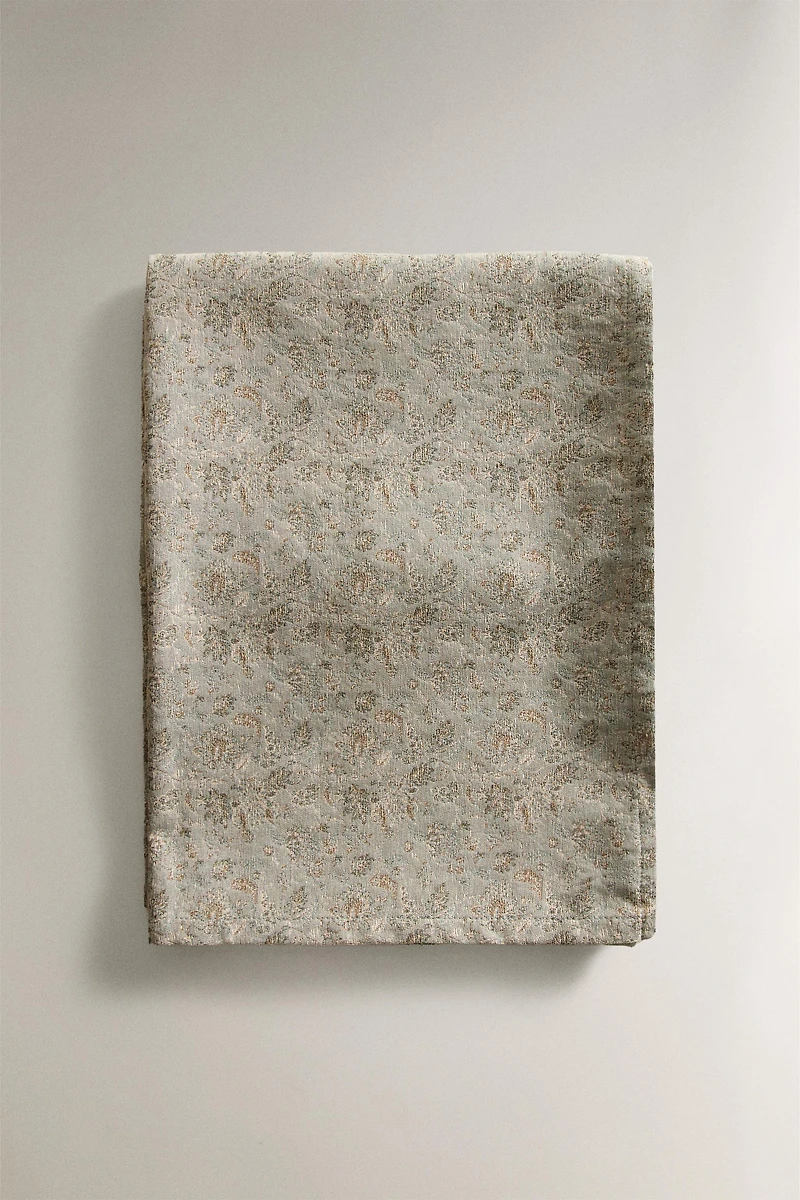 FLORAL JACQUARD TABLECLOTH