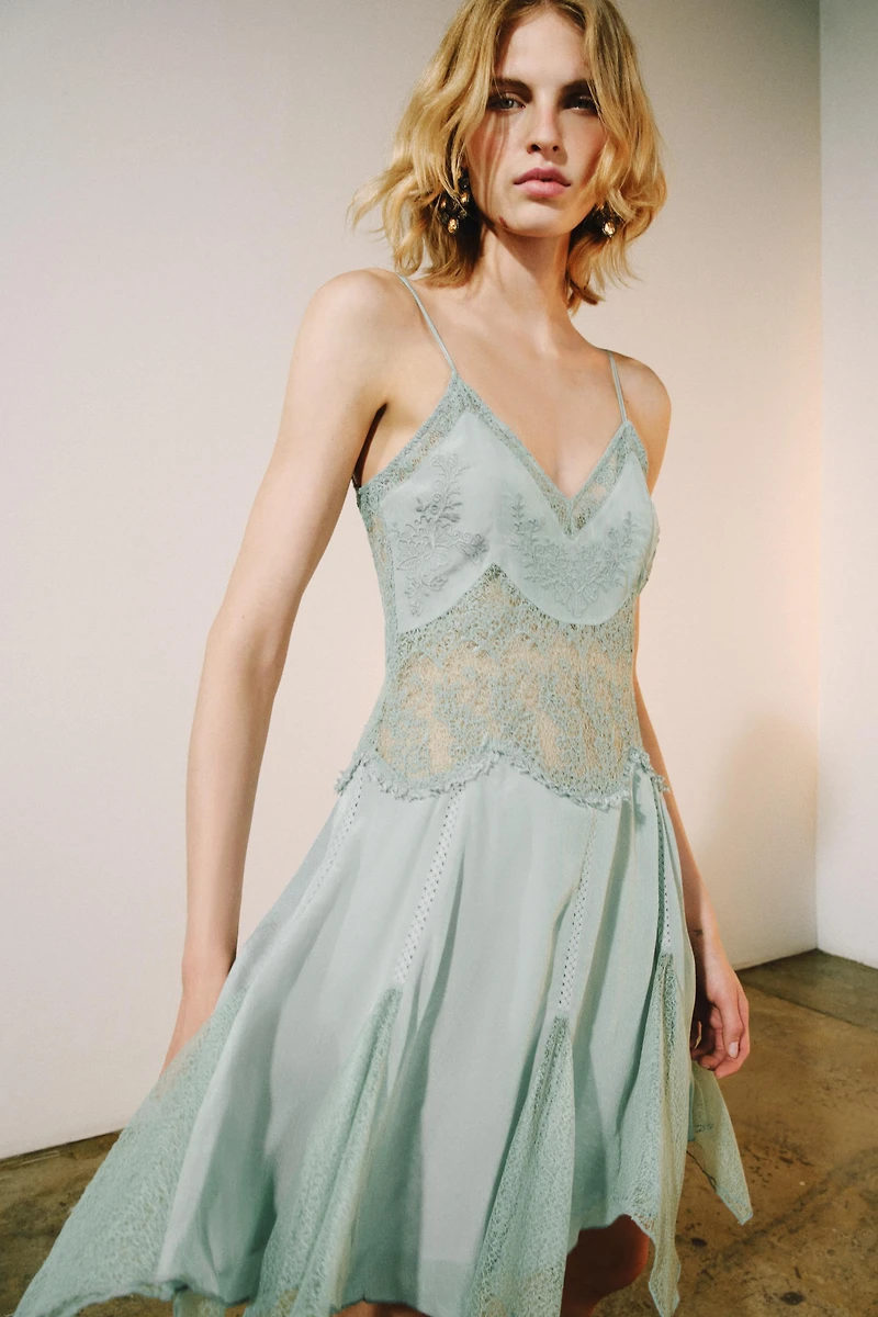 ROBE COURTE EN DENTELLE ZW COLLECTION