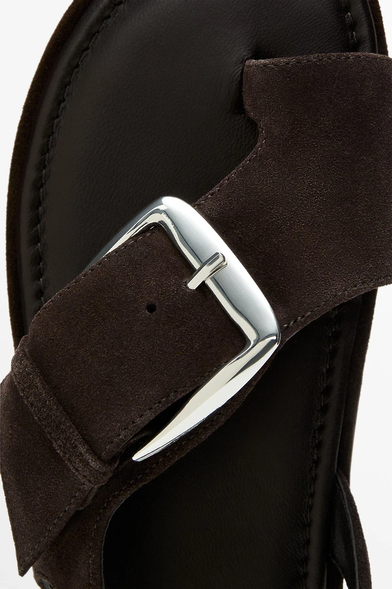 Flat slider sandals with buckle
