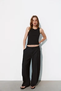 FLOWY PLEATED PANTS