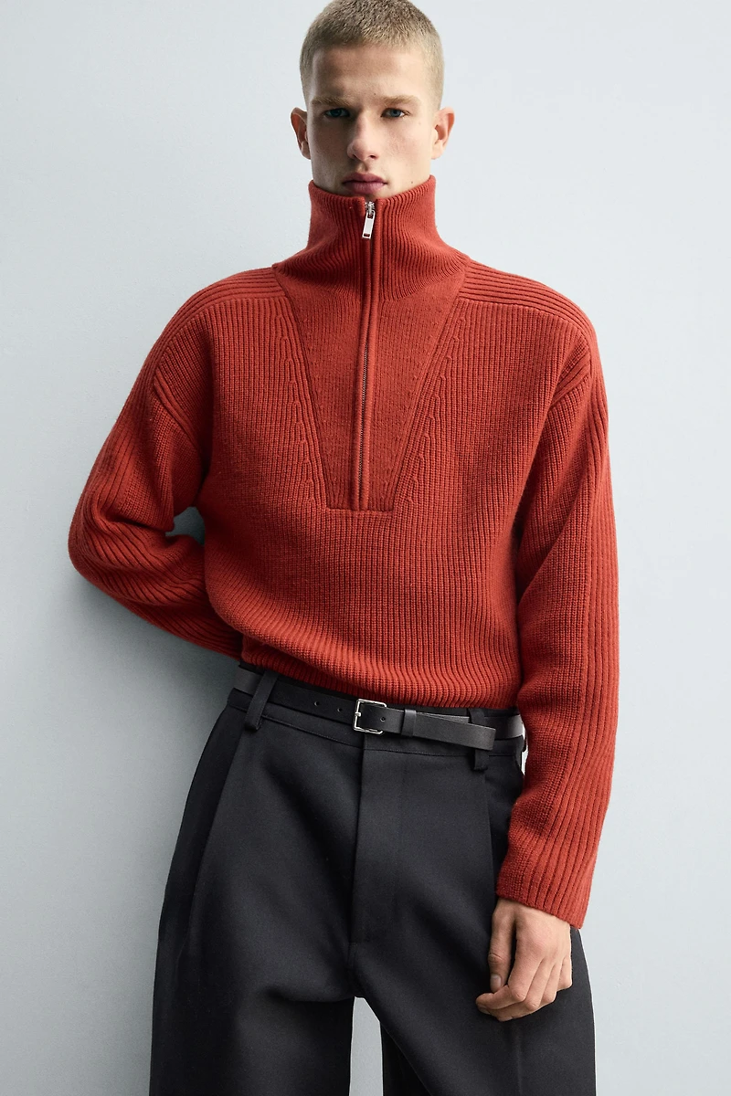 PULL EN MAILLE PERLÉE AVEC COL ZIPPÉ