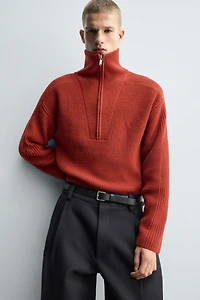 PULL EN MAILLE PERLÉE AVEC COL ZIPPÉ