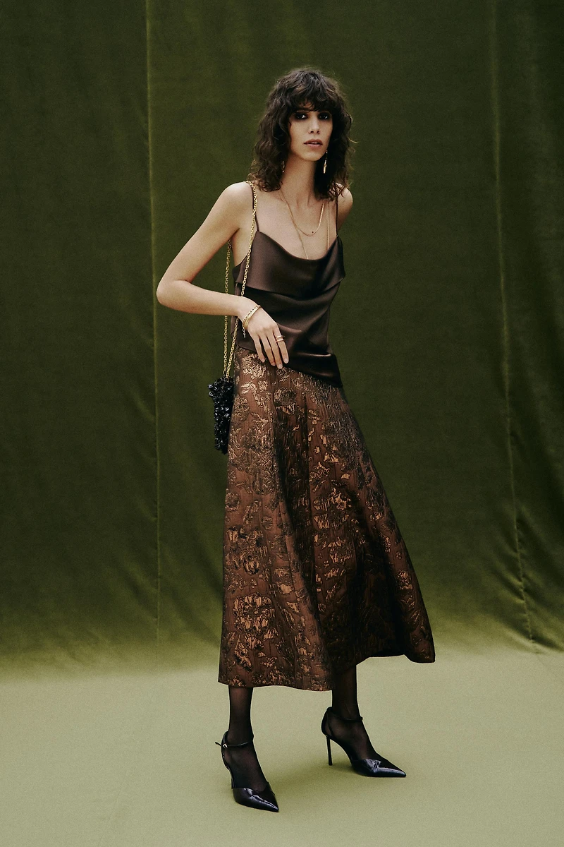 SHINY JACQUARD CAPE SKIRT