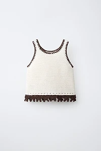 TOP EN MAILLE AVEC NŒUDS CONTRASTE