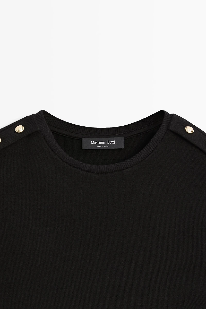 Drop sleeve T-shirt with button details