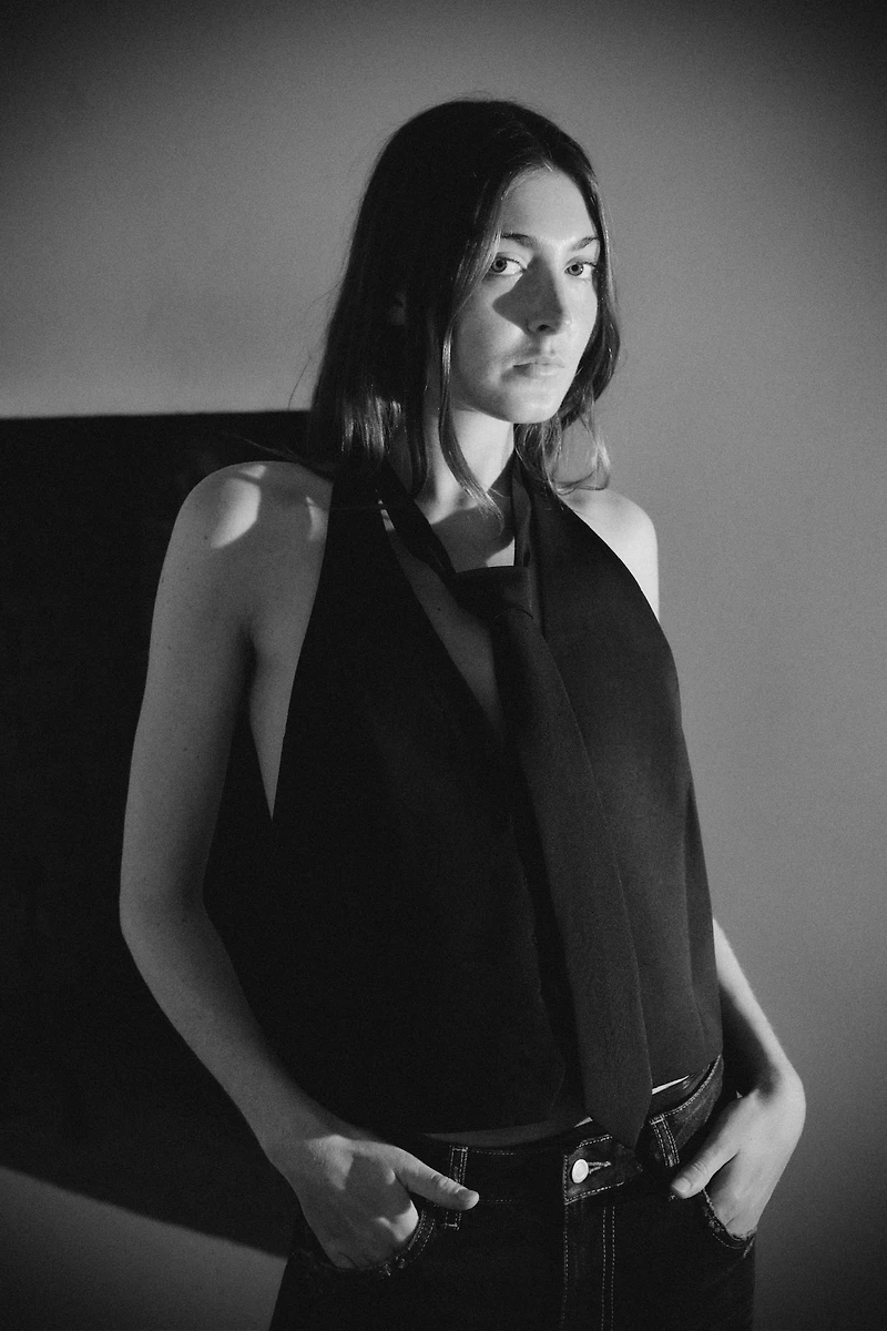 DETACHABLE TIE VEST TOP