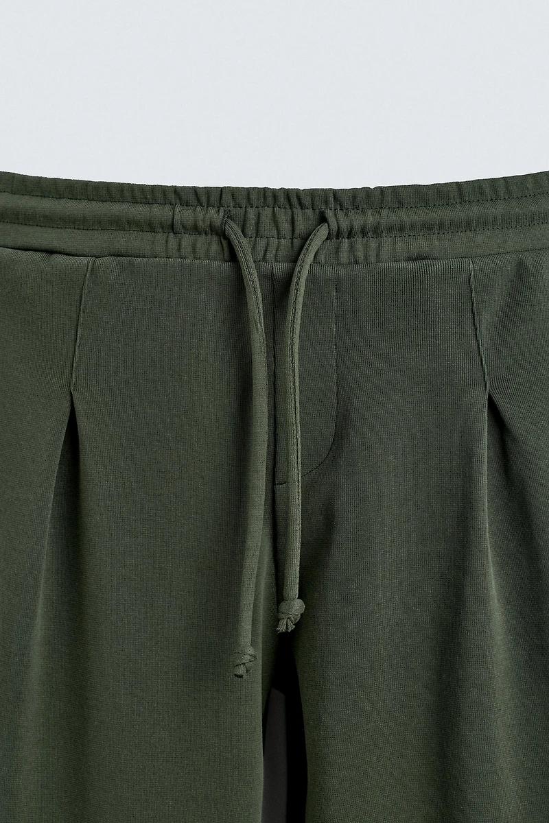 WIDE FIT PLEATED JOGGER PANTS