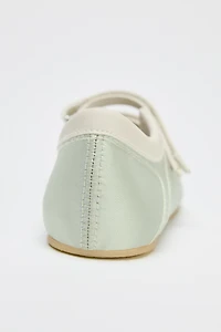 SATIN EFFECT STITCHED BALLET FLATS