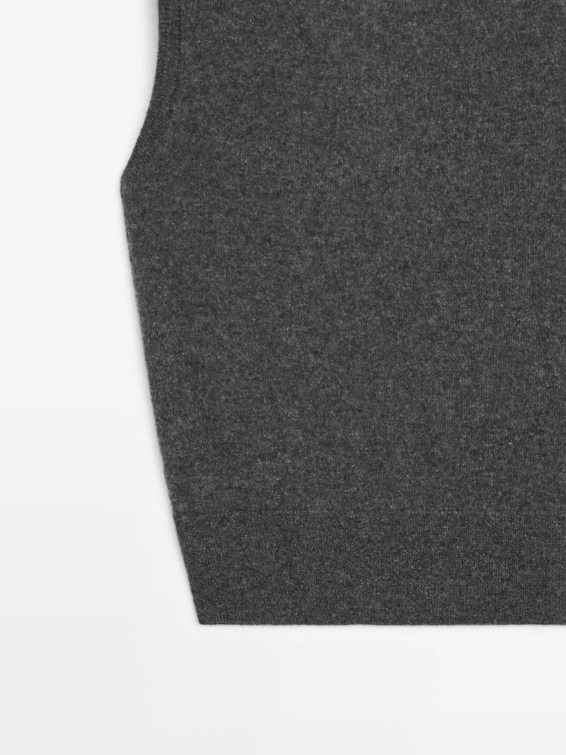 Cashmere knit vest
