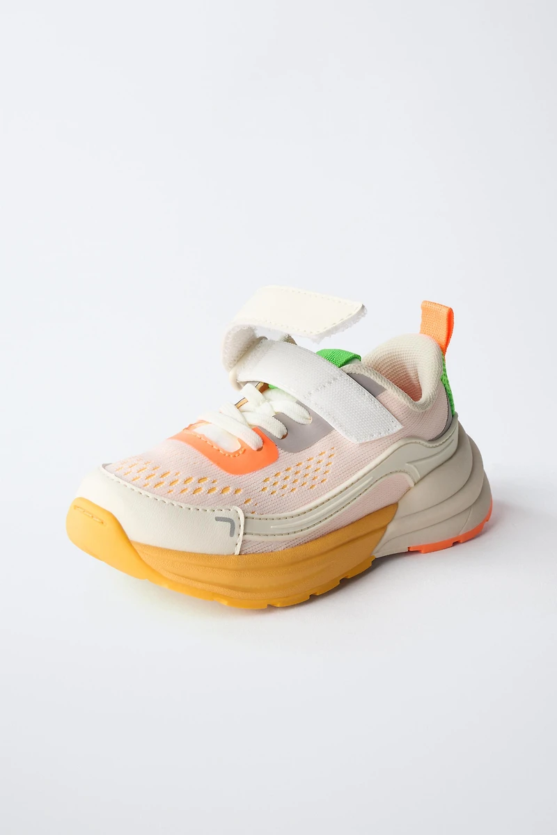 SPORTY ATHLETIC SNEAKERS