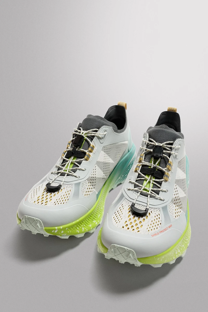 RUNNING SNEAKERS