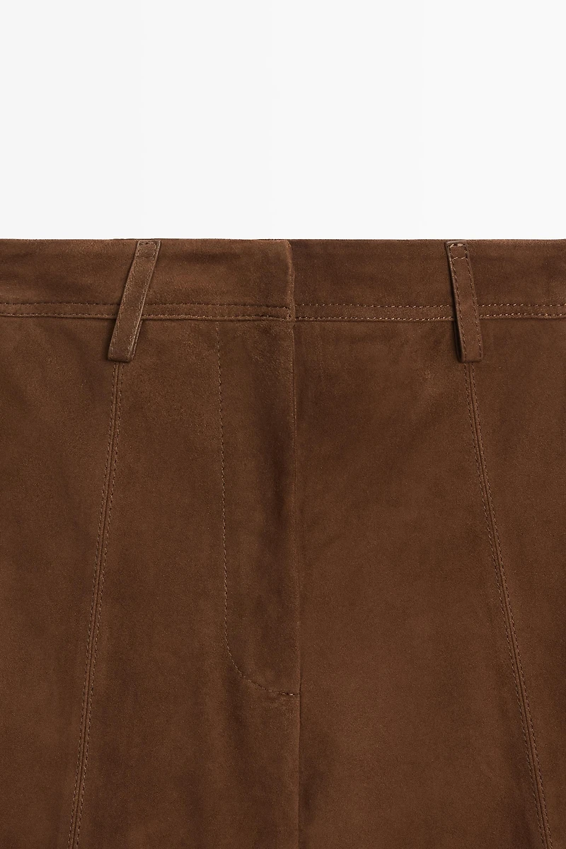 Bermuda long en cuir finition daim