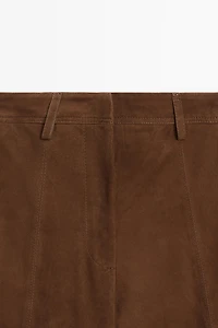 Bermuda long en cuir finition daim
