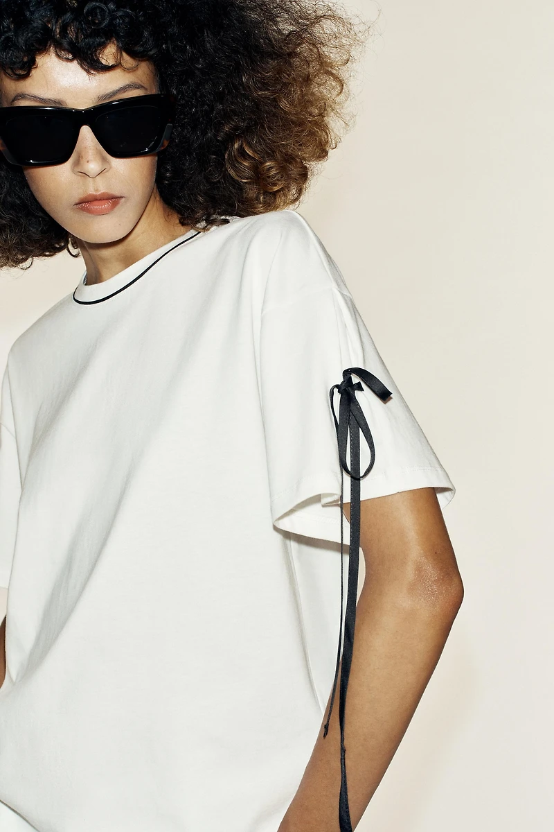 CONTRAST TRIM T-SHIRT