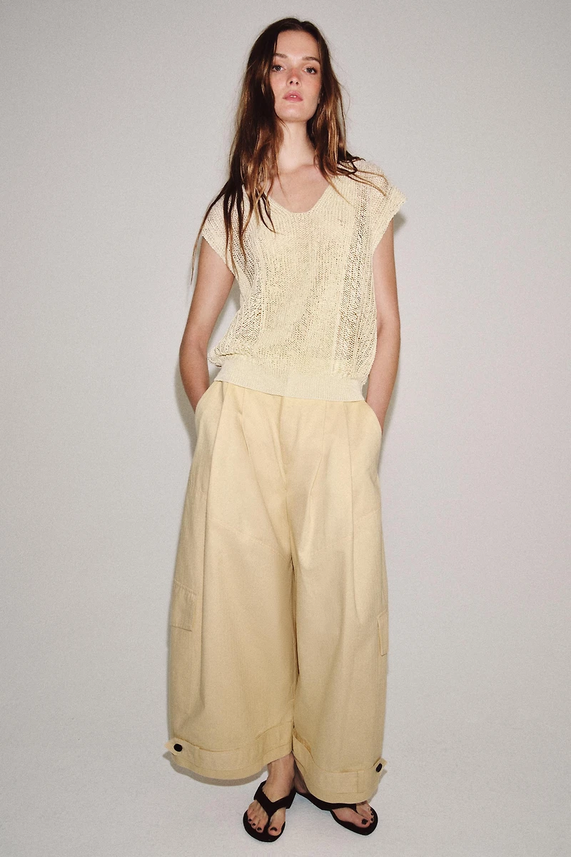 KNIT V-NECK VEST TOP