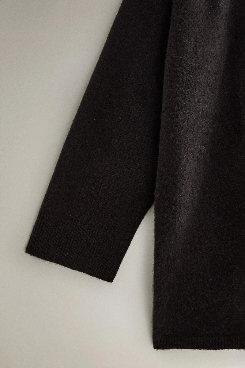 CASHMERE TURTLENECK SWEATER