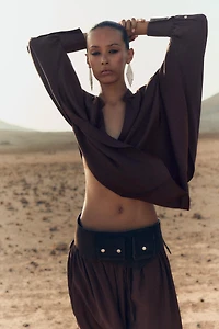 BLOUSE SATINÉE MANCHES CAPE