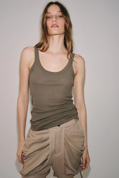 FLOWY STRAPPY TOP
