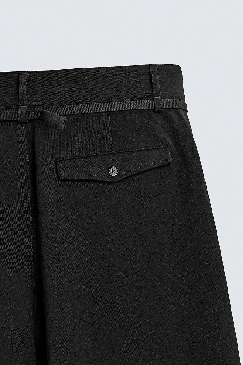BERMUDA RELAXED FIT À PLIS ET CEINTURE