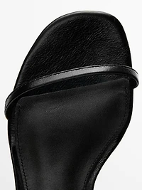 Sandale en cuir à brides compensées
