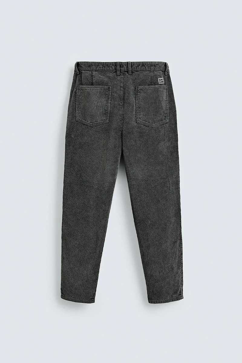 PANTALON CARROT FIT EN VELOURS CÔTELÉ