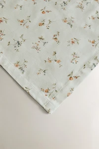 SMALL FLORAL PRINT TABLECLOTH