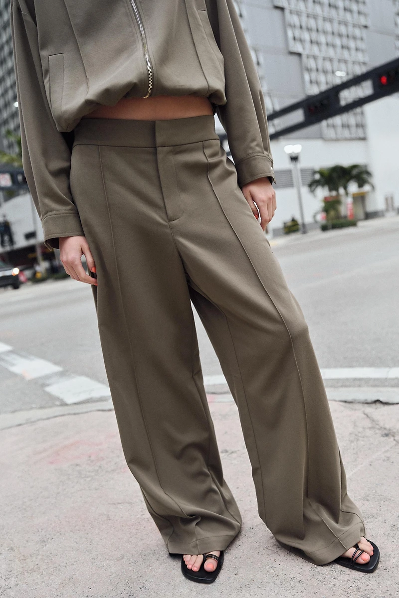 PIN TUCK STRAIGHT LEG PANTS