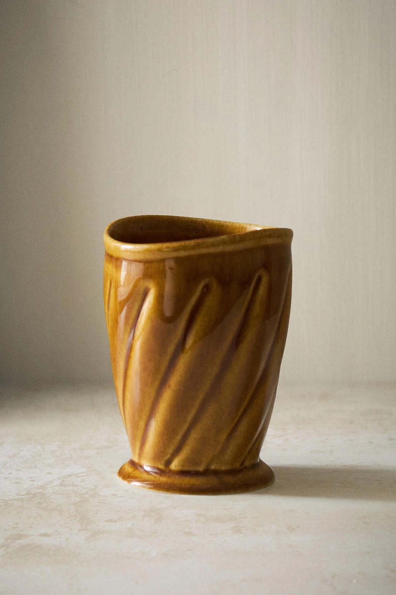 MUSTARD RAISED TOOTHBRUSH HOLDER