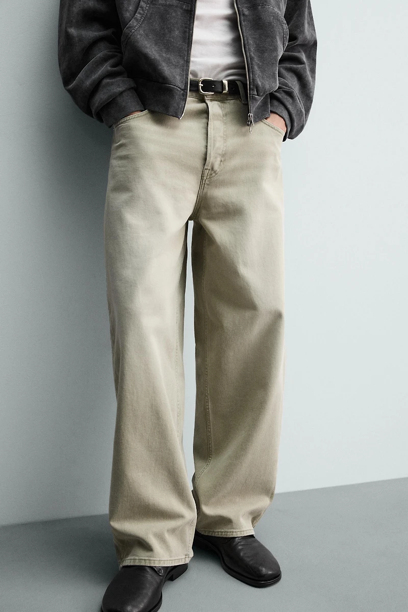 CONTRAST STRAIGHT FIT JEANS