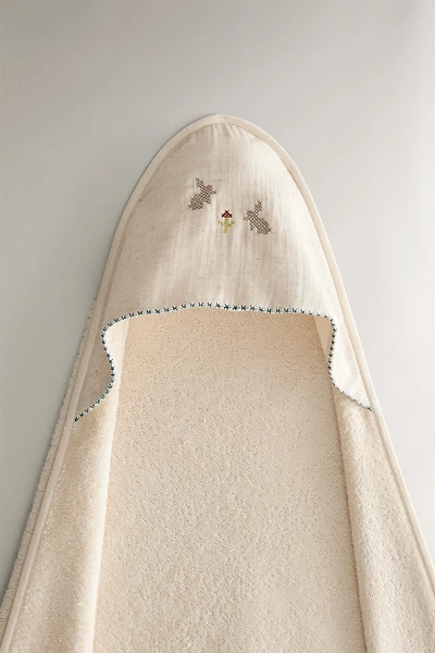 EMBROIDERED HOODED BABY TOWEL
