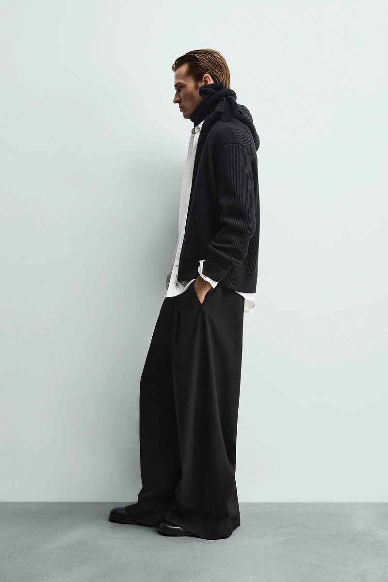 PLEATED WIDE FIT PANTS