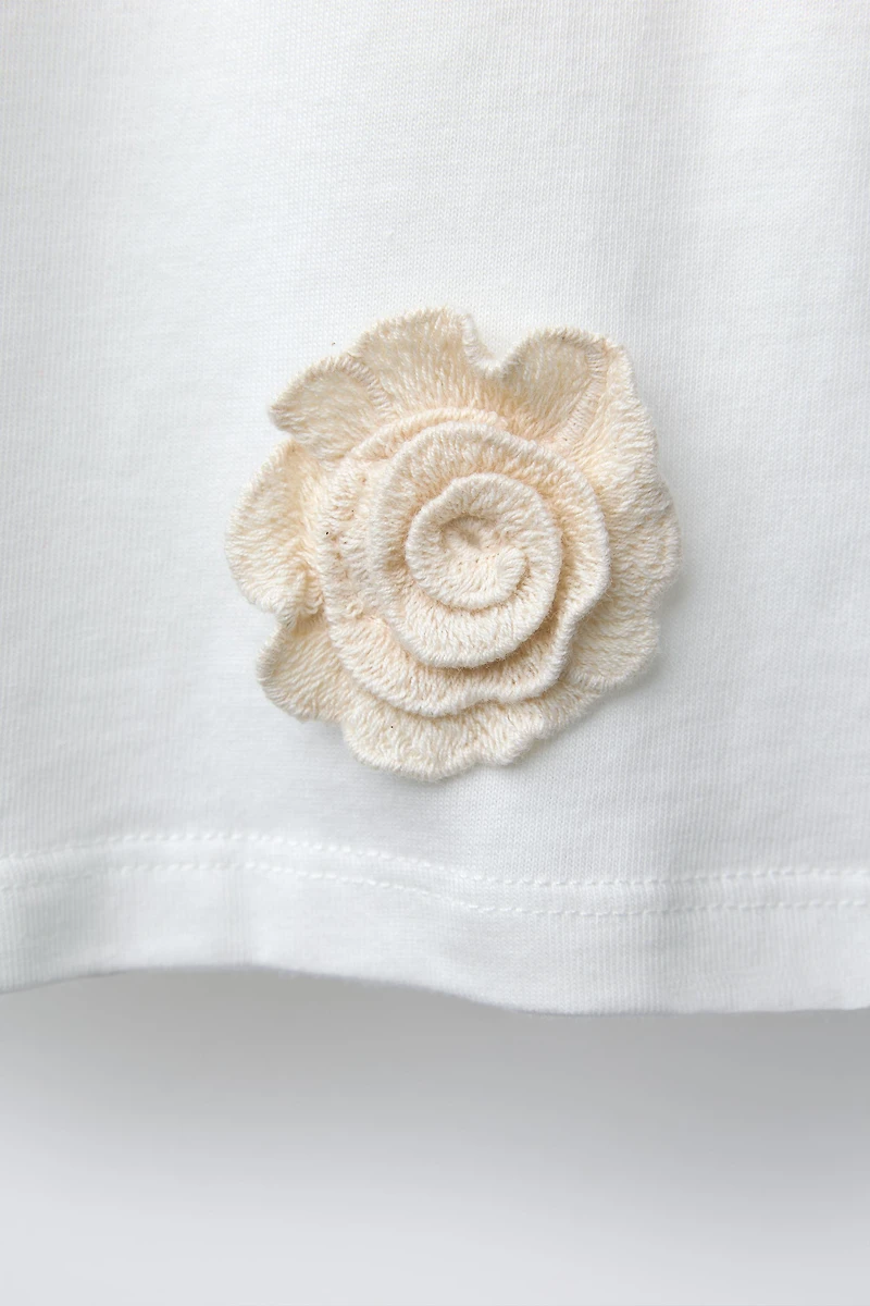 HAUT À FLEURS EN CROCHET