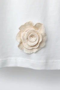 HAUT À FLEURS EN CROCHET