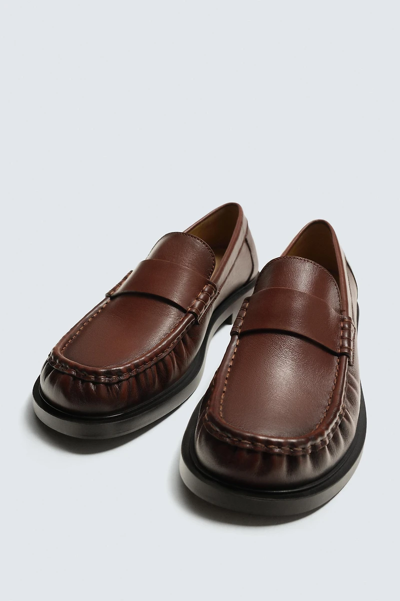 MOCASSINS EN CUIR AVEC MASQUE
