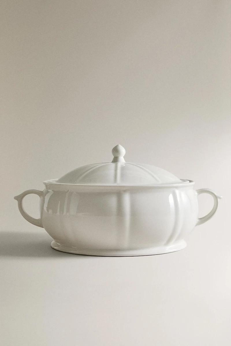 PORCELAIN TUREEN WITH A RAISED DESIGN