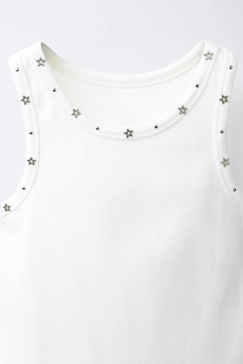 T-SHIRT À CLOUS ET ÉTOILES