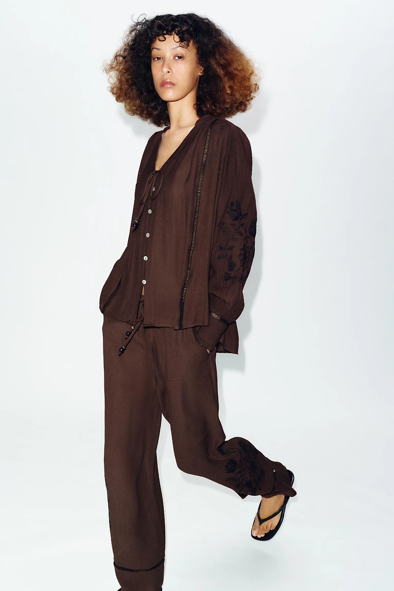 PANTALON LARGE BRODERIES ET ENTRE-DEUX