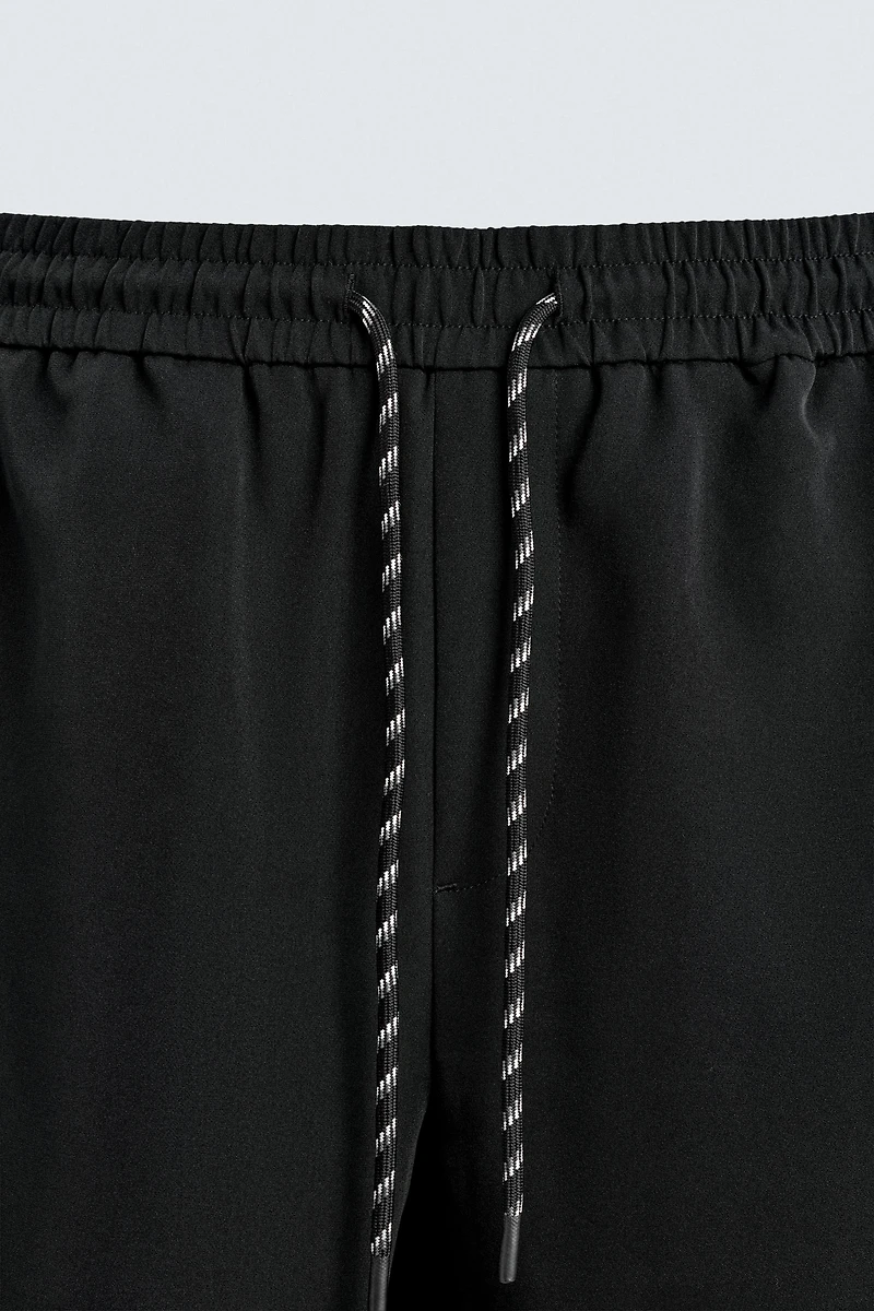 CONTRAST STRIPE SHORTS