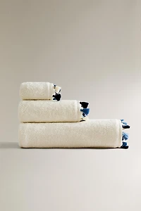 POMPOM BATH TOWEL