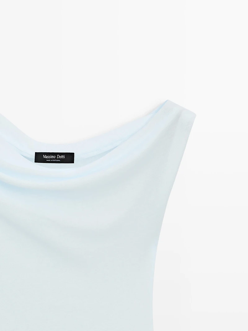 Top asymétrique sans manches