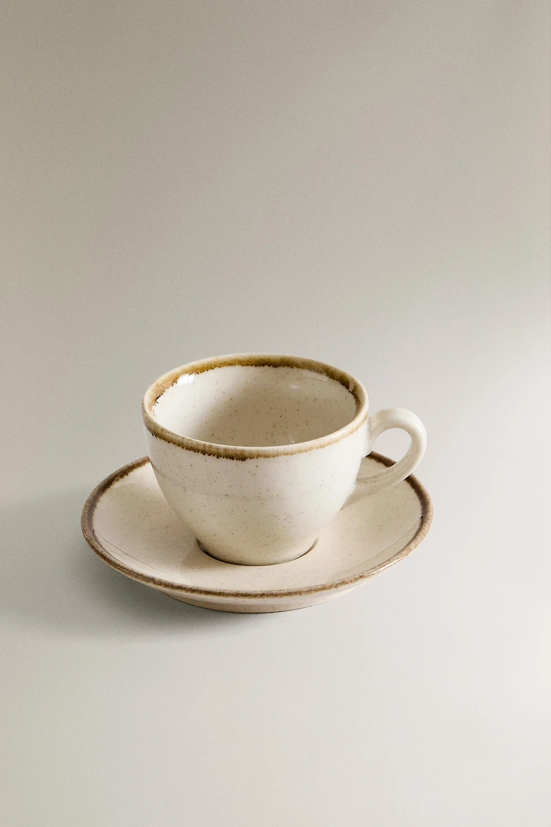 PORCELAIN TEACUP WITH ANTIQUE FINISH RIM