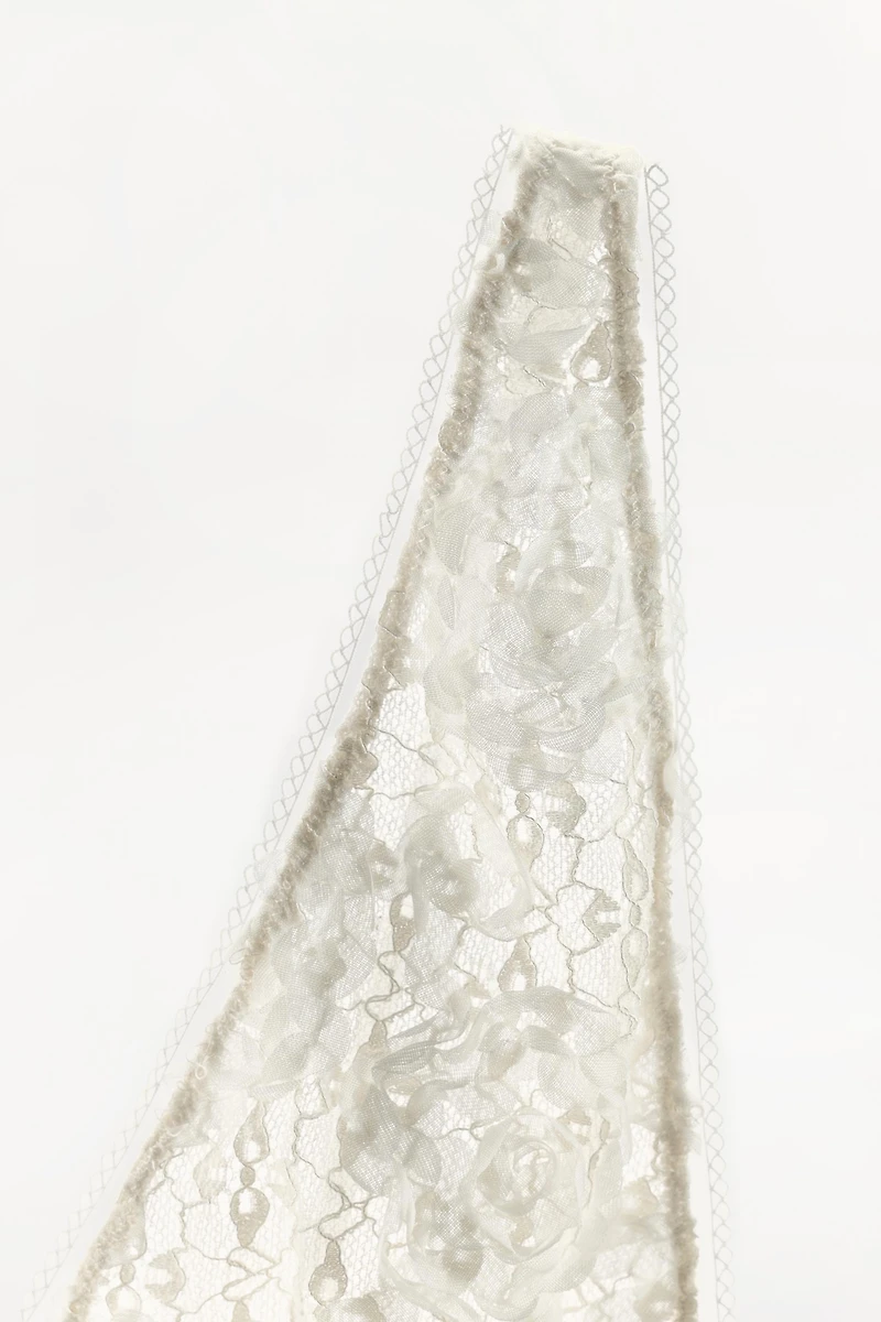 EMBOSSED LACE TRIANGLE BRA
