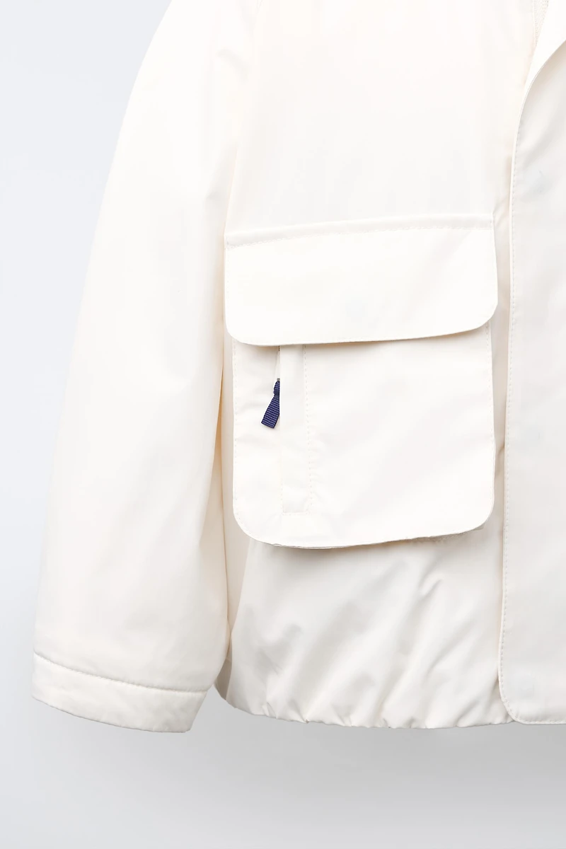 PARKA DÉPERLANTE À DÉTAILS CONTRASTÉS