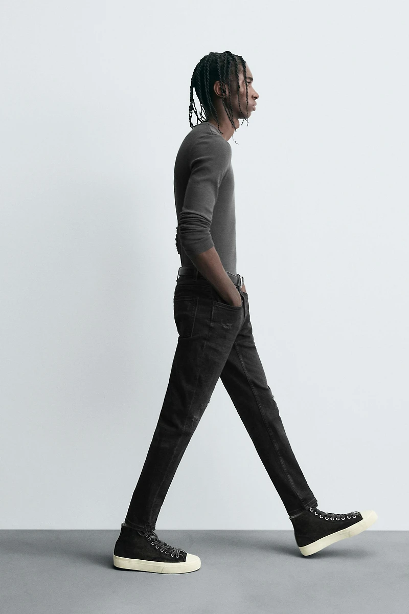 RIPPED SKINNY FIT JEANS